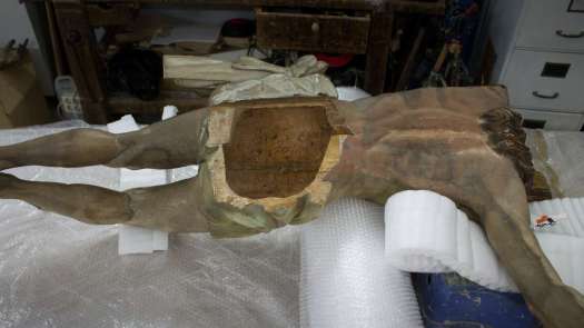 951355932-240-jahre-alte-zettel-in-po-von-jesus-statue-mDNsYOuuAmMhlt4yef