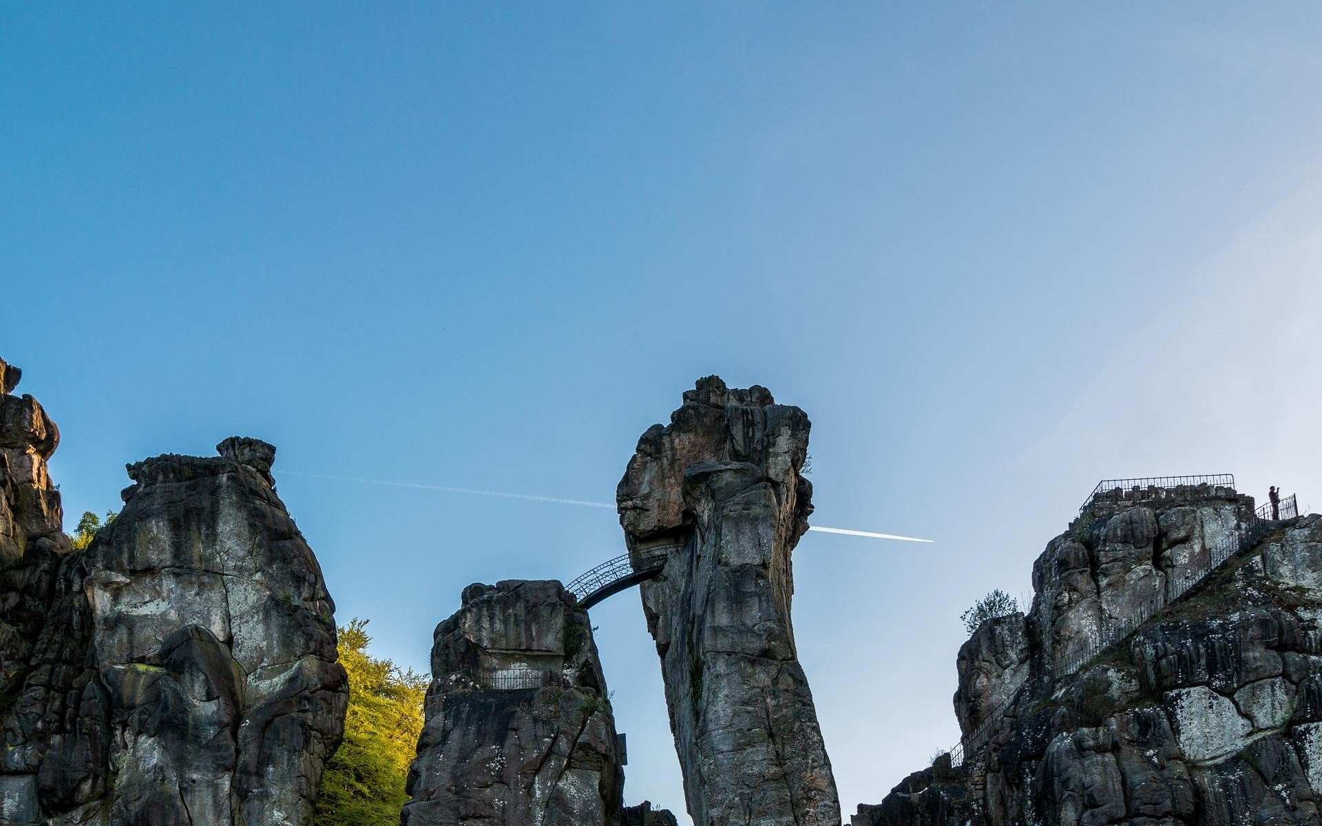 felsen vor blauem himmel